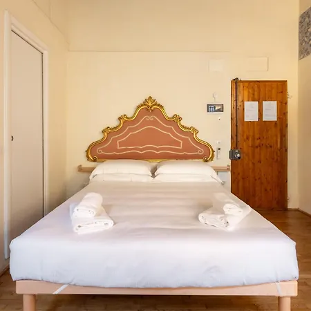 Via Benedetta, 13 - Florence Charming Apartments - Florentine Gem Steps From Station - Prime Spot! Exterior foto