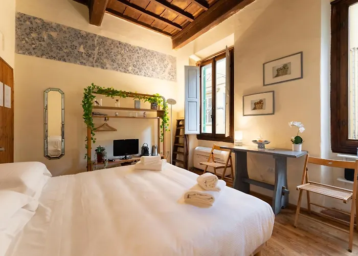 Via Benedetta, 13 - Florence Charming Apartments - Florentine Gem Steps From Station - Prime Spot!