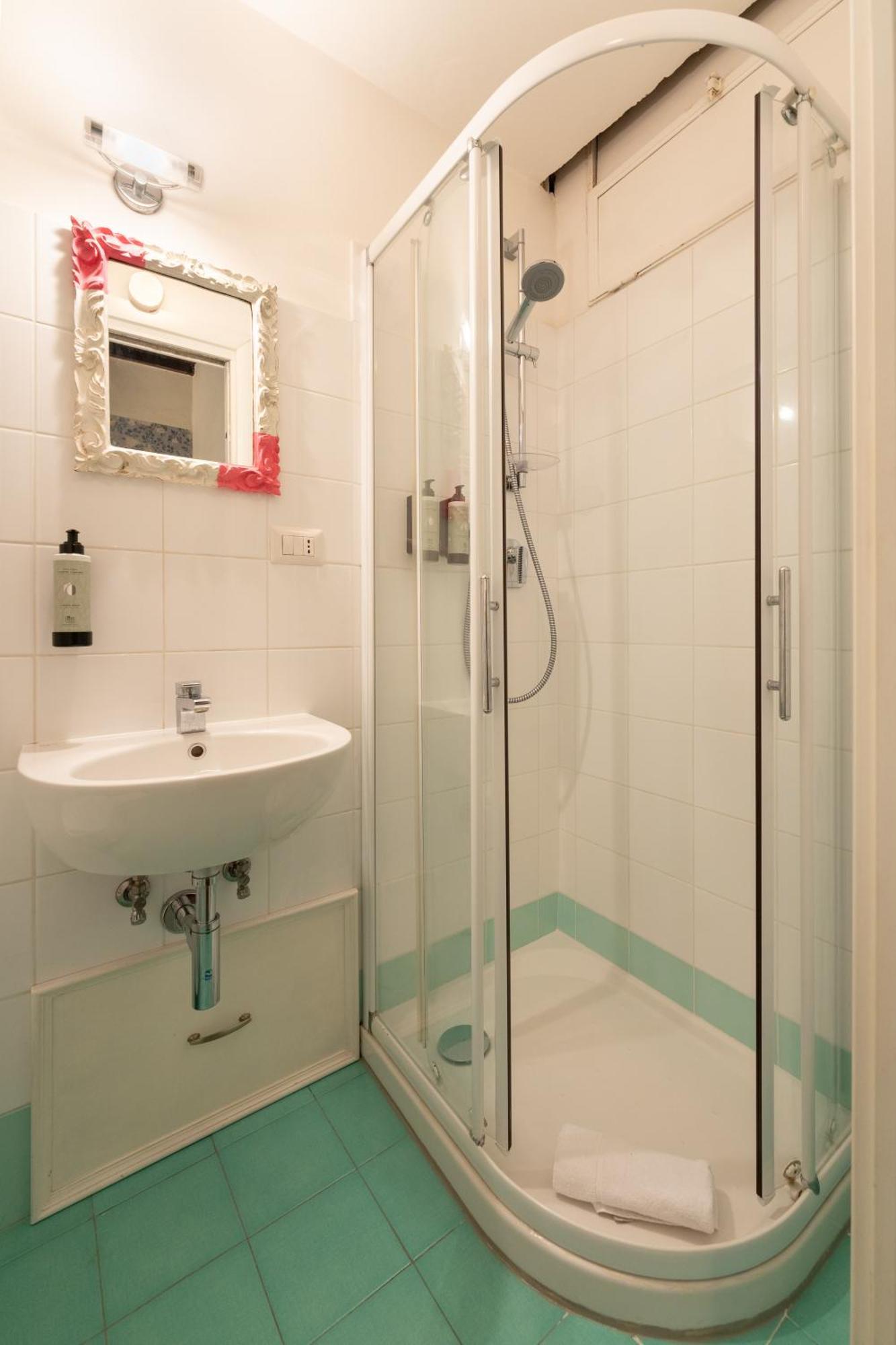 Via Benedetta, 13 - Charming - Florentine Gem Steps From Station - Prime Spot! Apartment Florenz